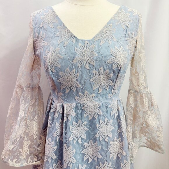 Vintage blue bell sleeve dress with lace overlay - fits like a Medium - Picture 4 of 7